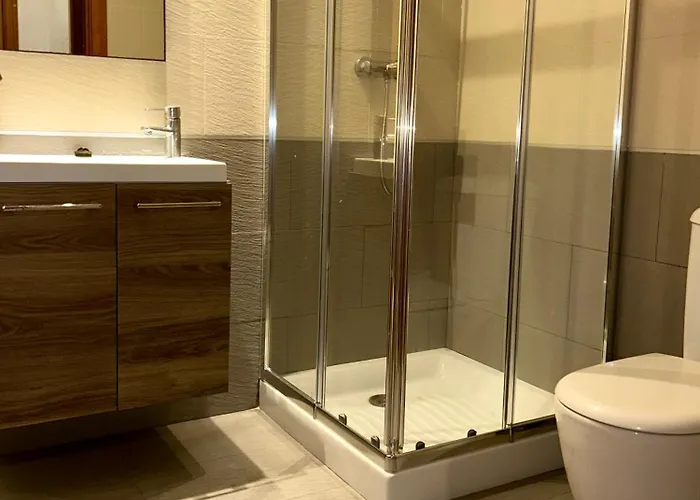 Апартаменти Born To Chill With Pool, Parking & Balcony